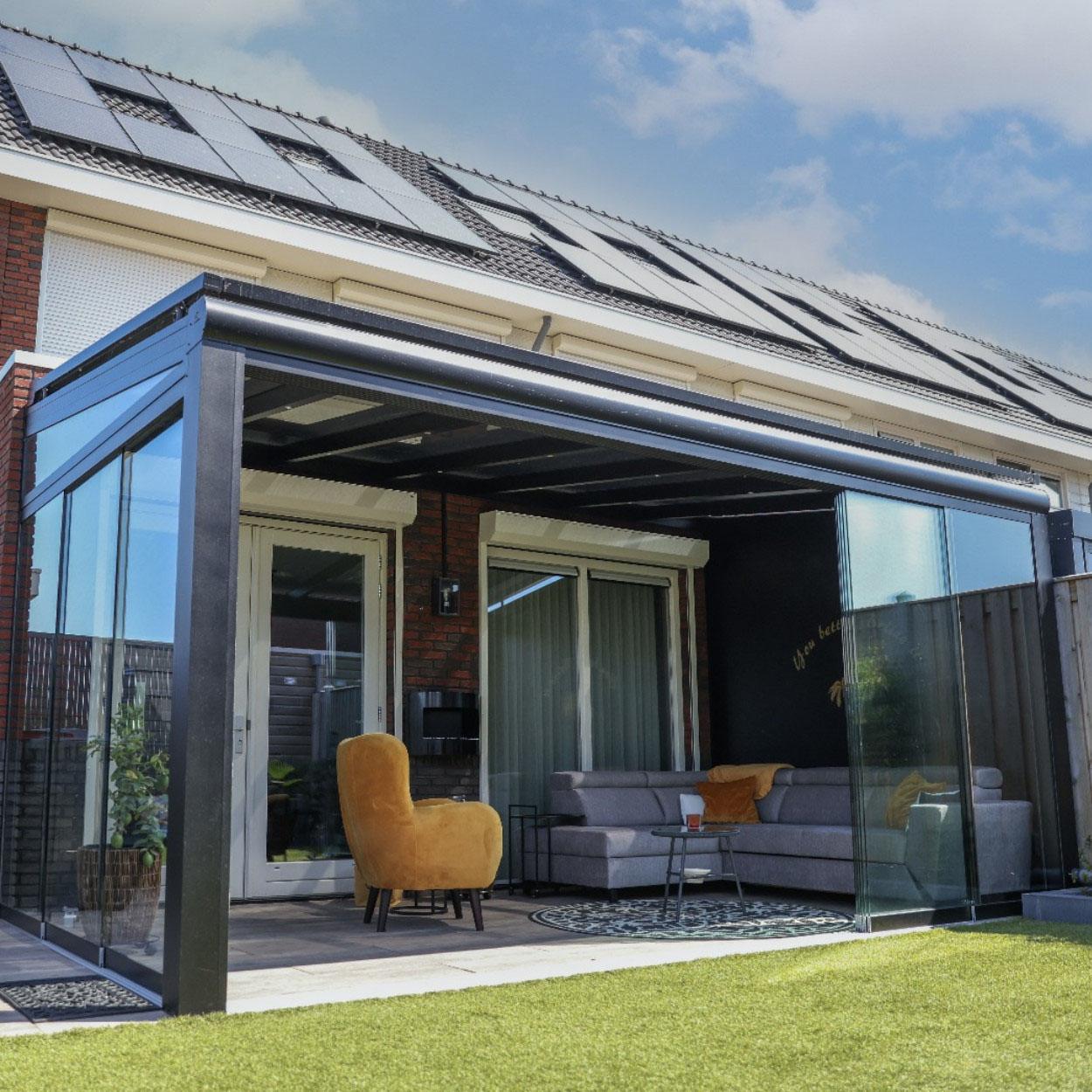 MB Line Aluminium Veranda Zwart met Glazen dak, Vaste Zijwanden &amp; Schuifwanden